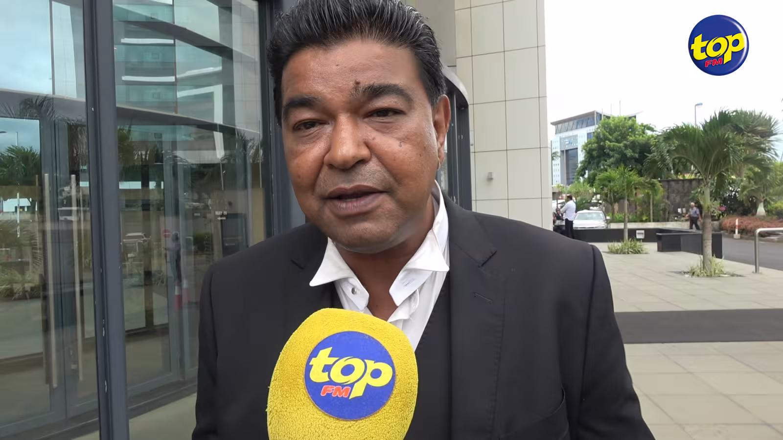 Plainte d’Akil Bissessur contre le CEO de Mauritius Telecom : « Nous demandons à Sherry Singh de révéler le secret sur la façon dont les gens peuvent s’enrichir à Maurice », lance Me Ashley Hurhangee