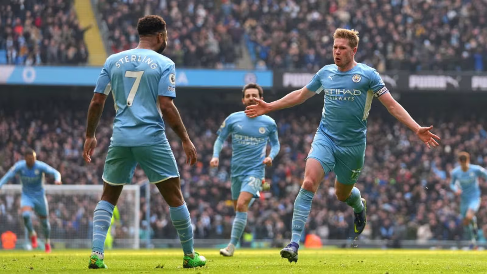 Foot: Manchester City s’envole en tête de la Premier League