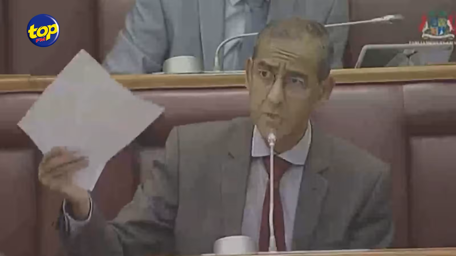 Expulsé et named : Le député Osman Mahomed écope d’une séance de suspension