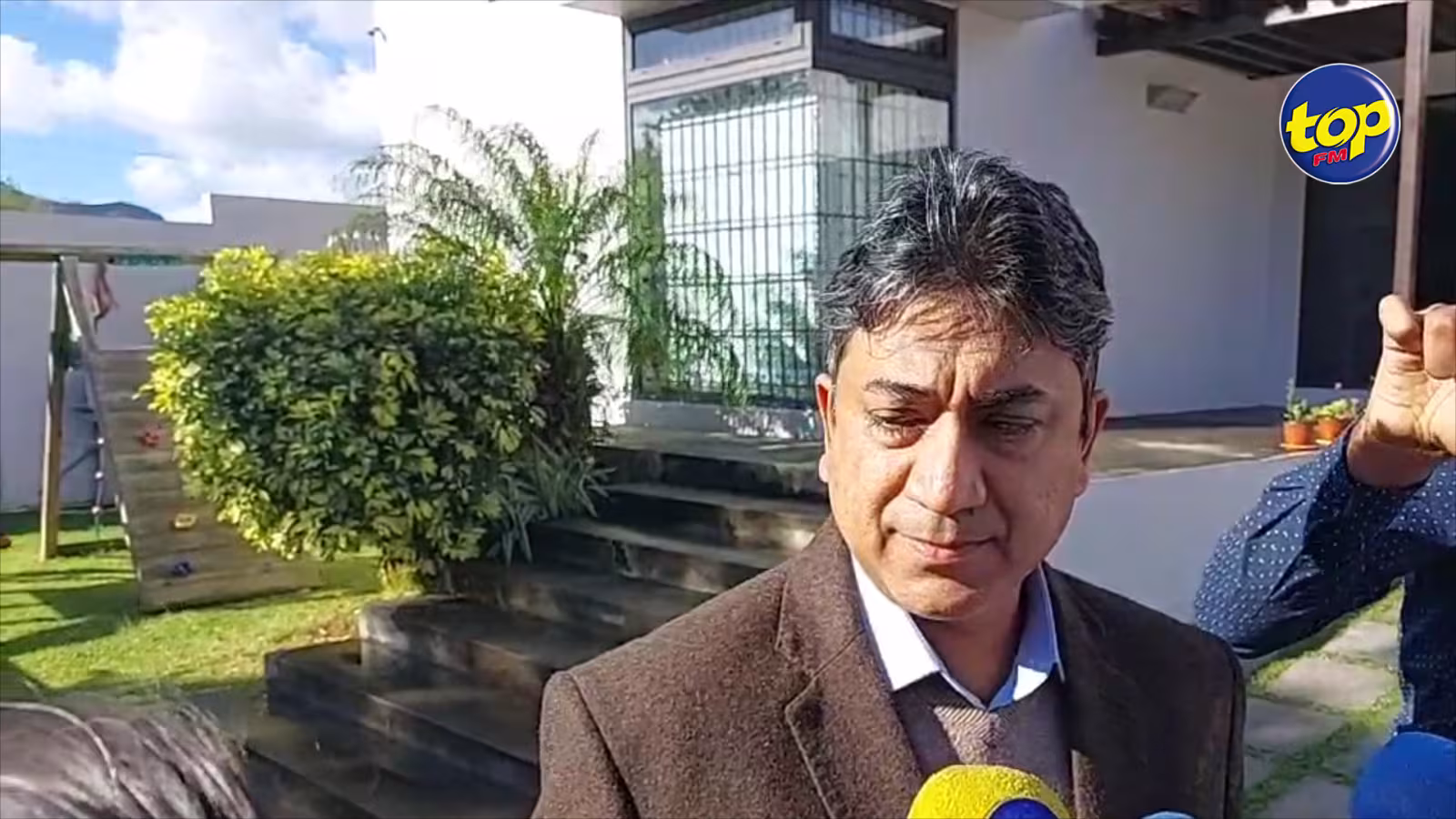 Dénonciations contre Pravind Jugnauth : Sherry Singh demande à Top FM de l’inviter sauf que nous lui avons déjà lancé une invitation depuis le samedi 2 juillet et sommes toujours dans l’attente d’une réponse