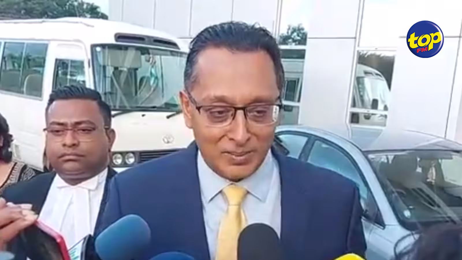 Recrutement d’un conseiller en 2015: ‘c’est une affaire insensée, pourquoi pour Maneesh Gobin il n’y a pas de mandat d’arrêt avec tout ce qui a été dénoncé’, lance Roshi Bhadain