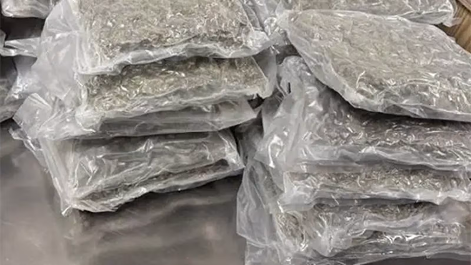 Saisie de Rs 57,1 M de cannabis : un couple britannique arrêté