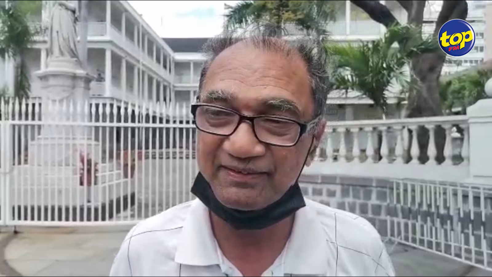 Les anciens parlementaires présents à l’hommage rendu à Soopramanien Kistnen devant l’Hôtel du gouvernement : « Notre pays n’avait pas connu d’assassinat politique jusqu’ici », affirme Alain Laridon
