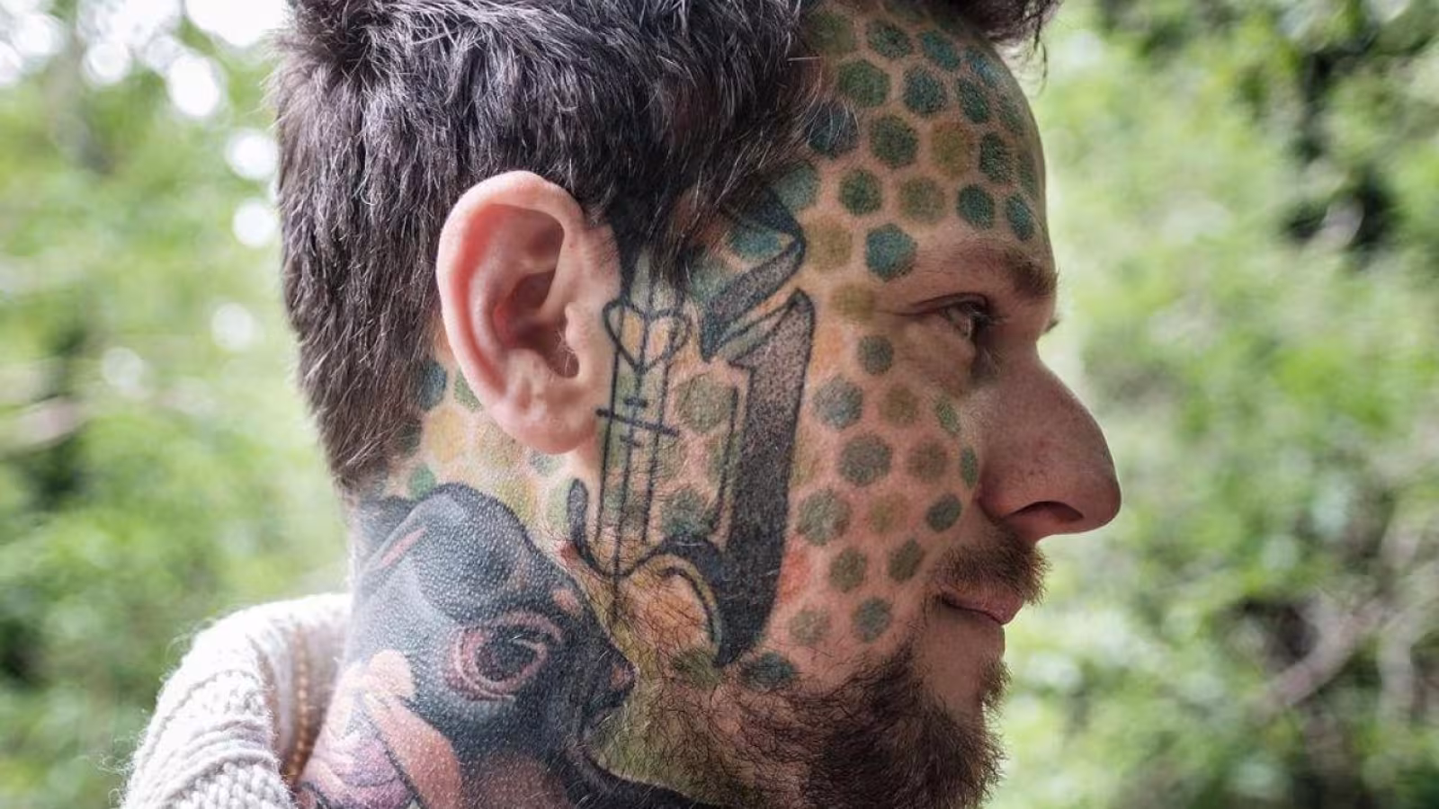 À 36 ans, il a déjà dépensé près de Rs 600 000 en tatouages