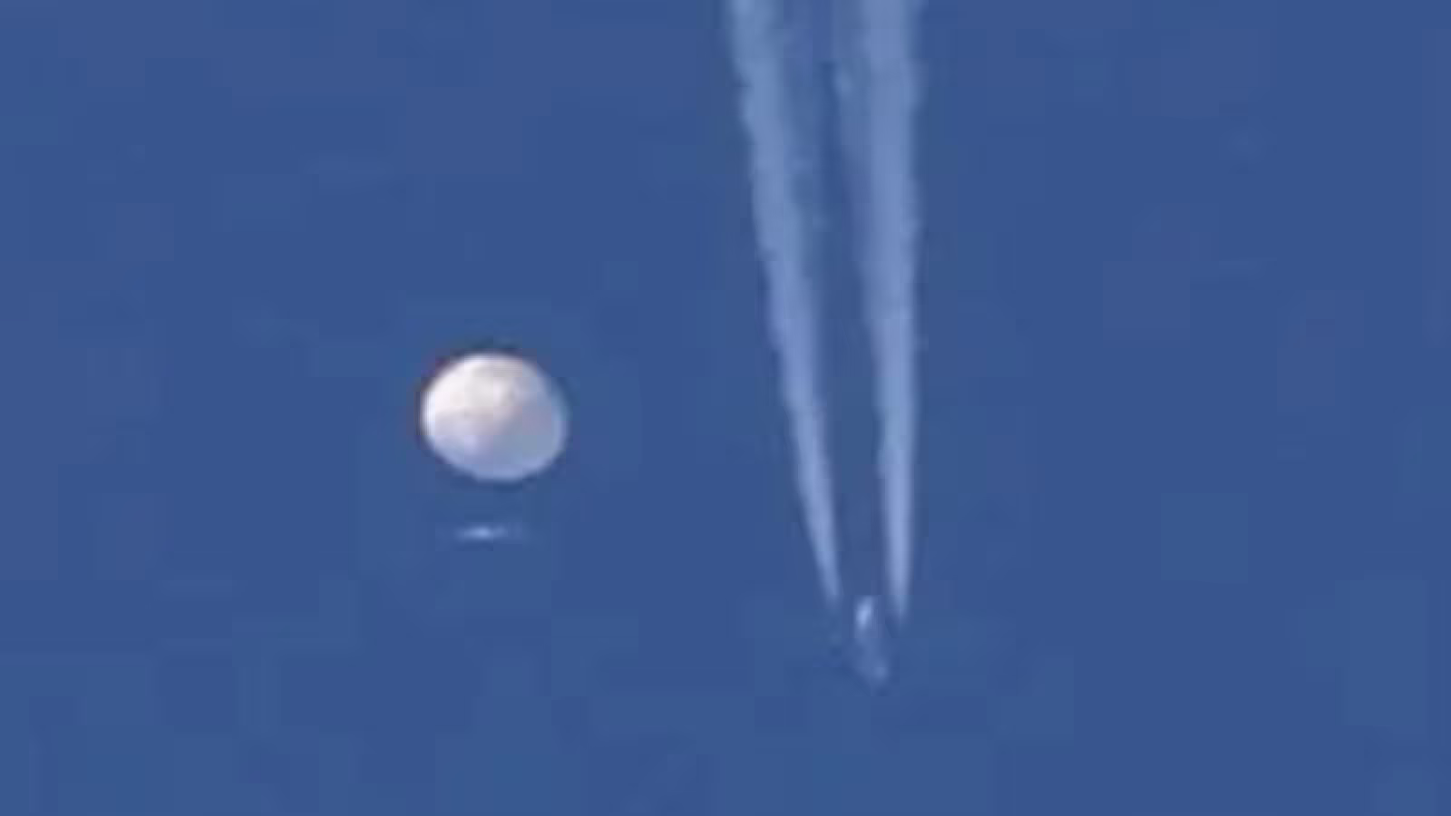 Les États-Unis abattent un présumé ballon espion chinois qui survolait son territoire