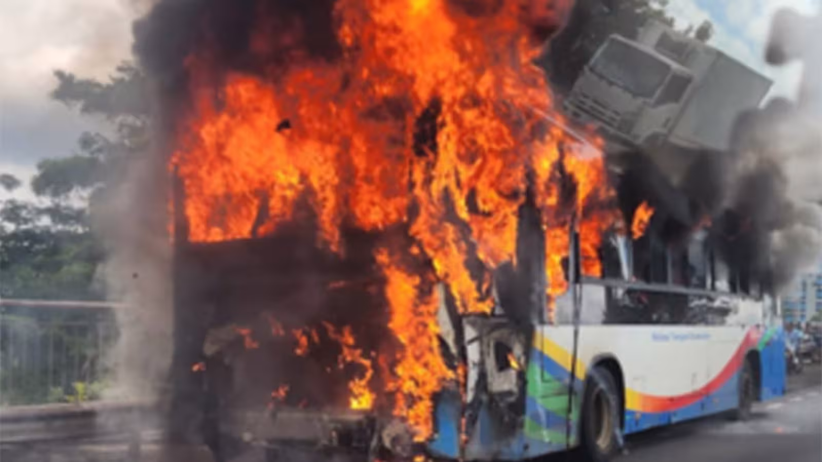 Des autobus de la CNT en feu : la compagnie enquête et renforce la sécurité de ses passagers