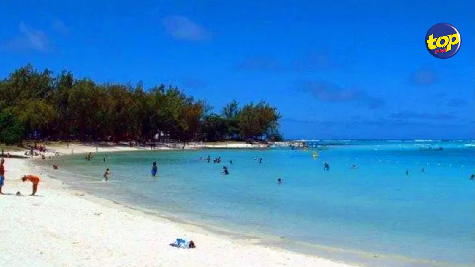 Post naufrage du Wakashio : La plage de Blue Bay rouverte au public  et reprise des activités nautiques dans le lagon