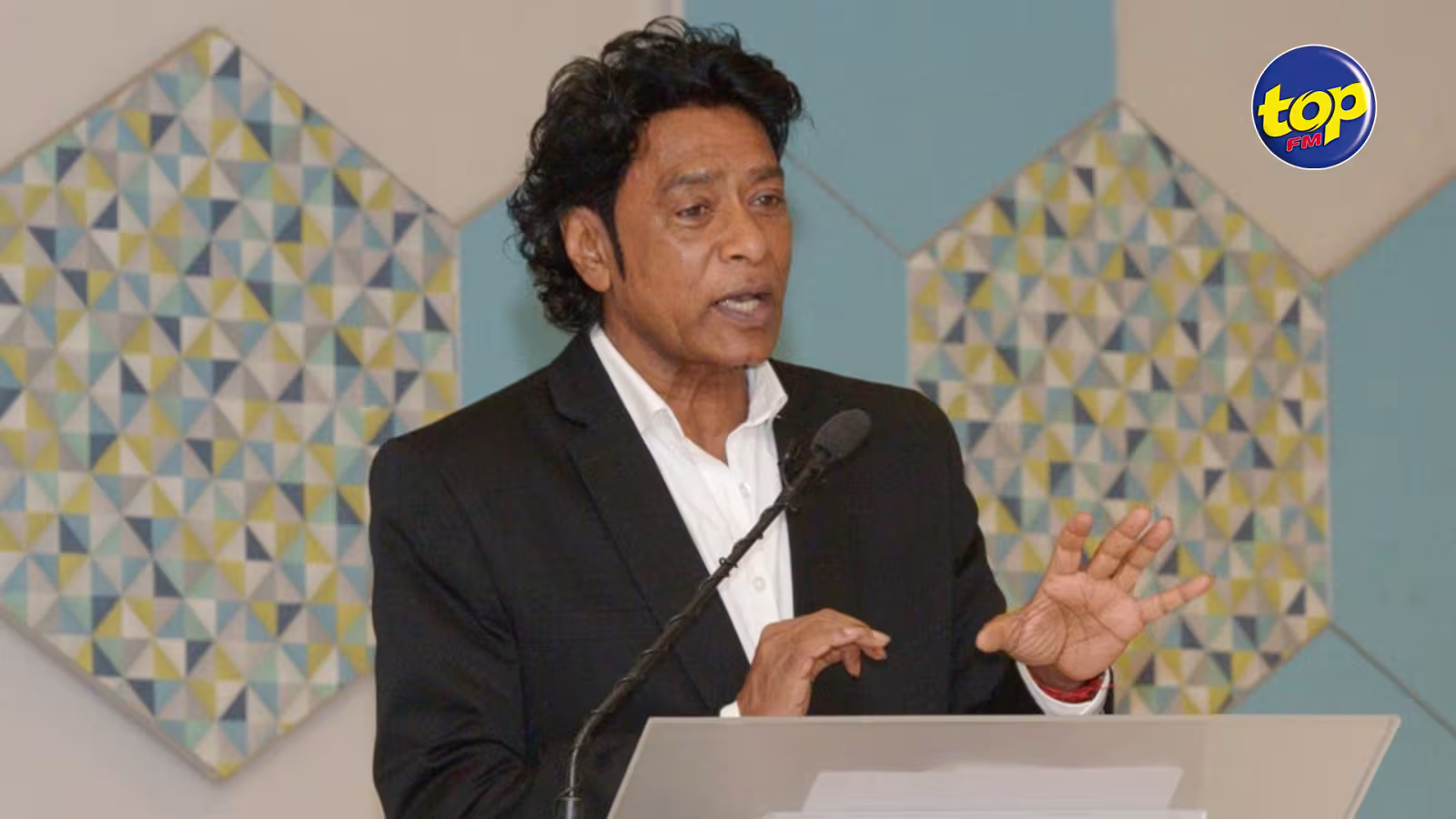 Démission de Nando Bodha du gouvernement : Les auditeurs de Top Fm demandent à d’autres membres de la majorité de suivre son pas