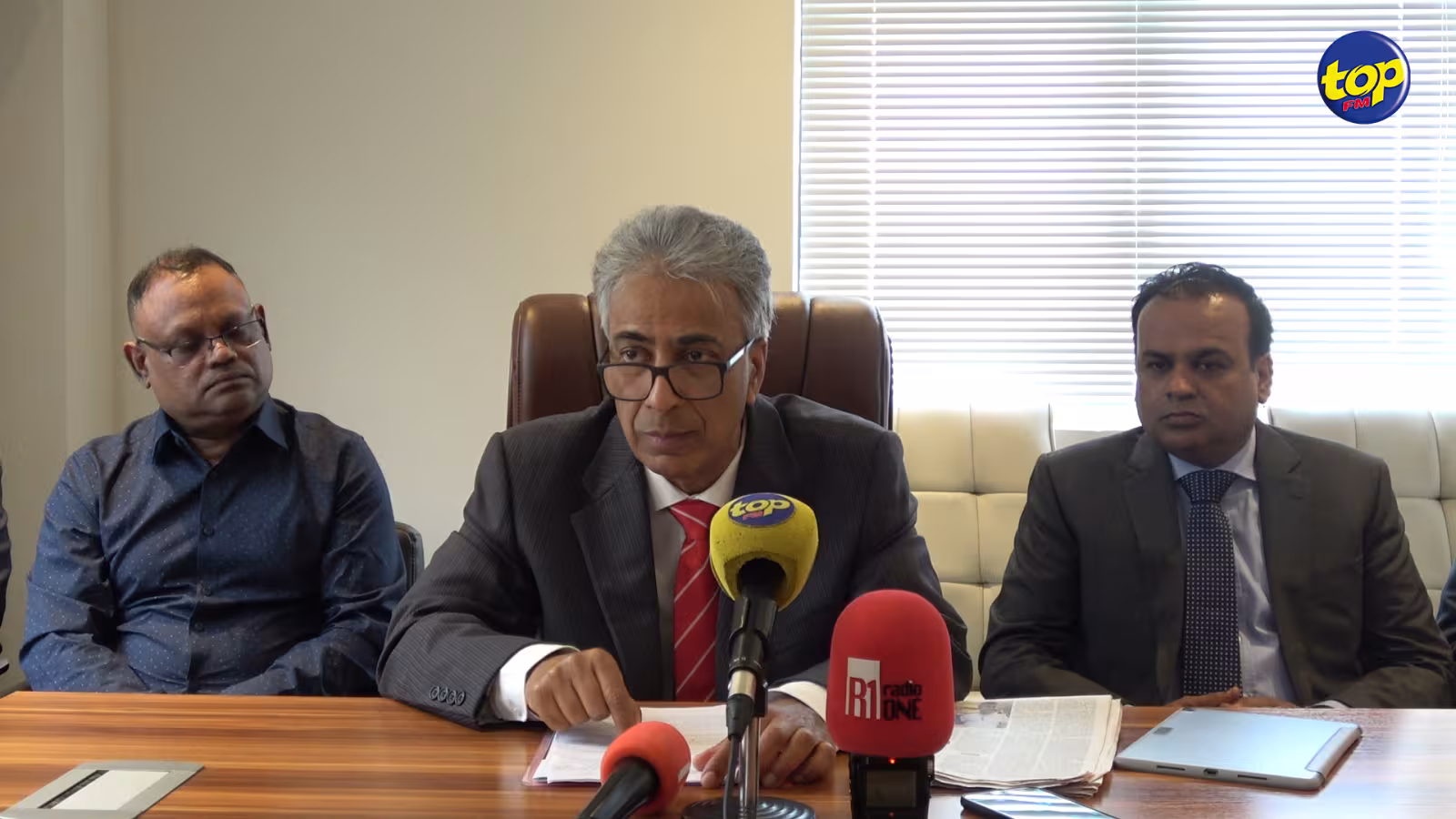 Interpellation aux petites heures du matin aux Casernes centrales hier : « Il s’agit d’une vengeance politique, car on n’est pas loin de la vérité sur l’assassinat de Soopramanien Kistnen », s’insurge le Dr Arvin Boolell