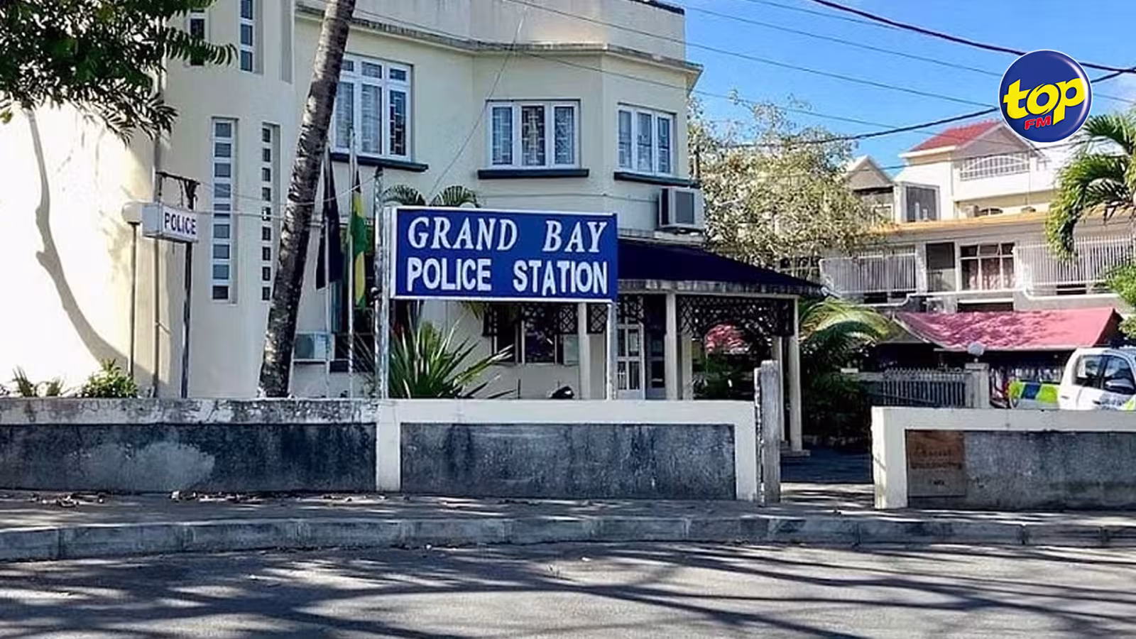 Le corps sans vie d’une femme âgée de 32 ans retrouvée à Grand Baie : son époux ainsi qu’un autre individu interpellé