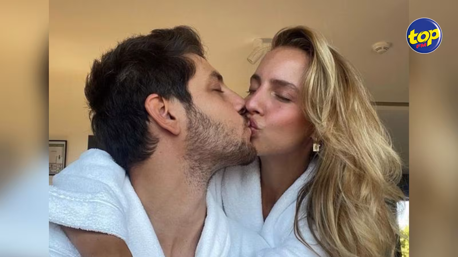 People : L’Irish Mirror s’enflamme pour un baiser que donne Carla Ginola à son fiancé