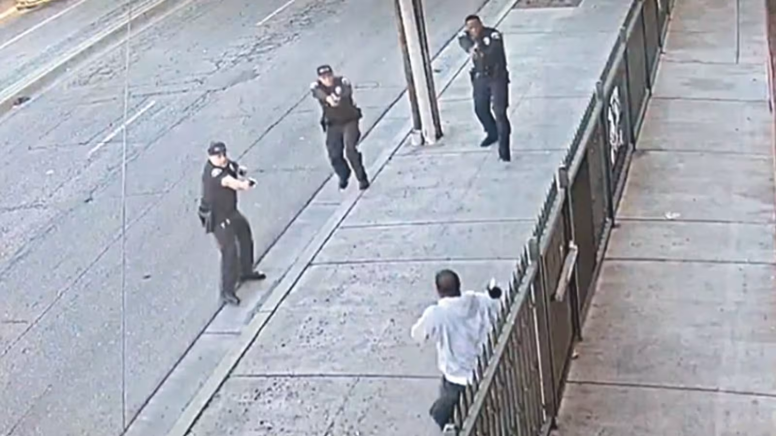 La police tire 12 balles sur un amputé se tenant sur ses moignons avec un couteau de boucher