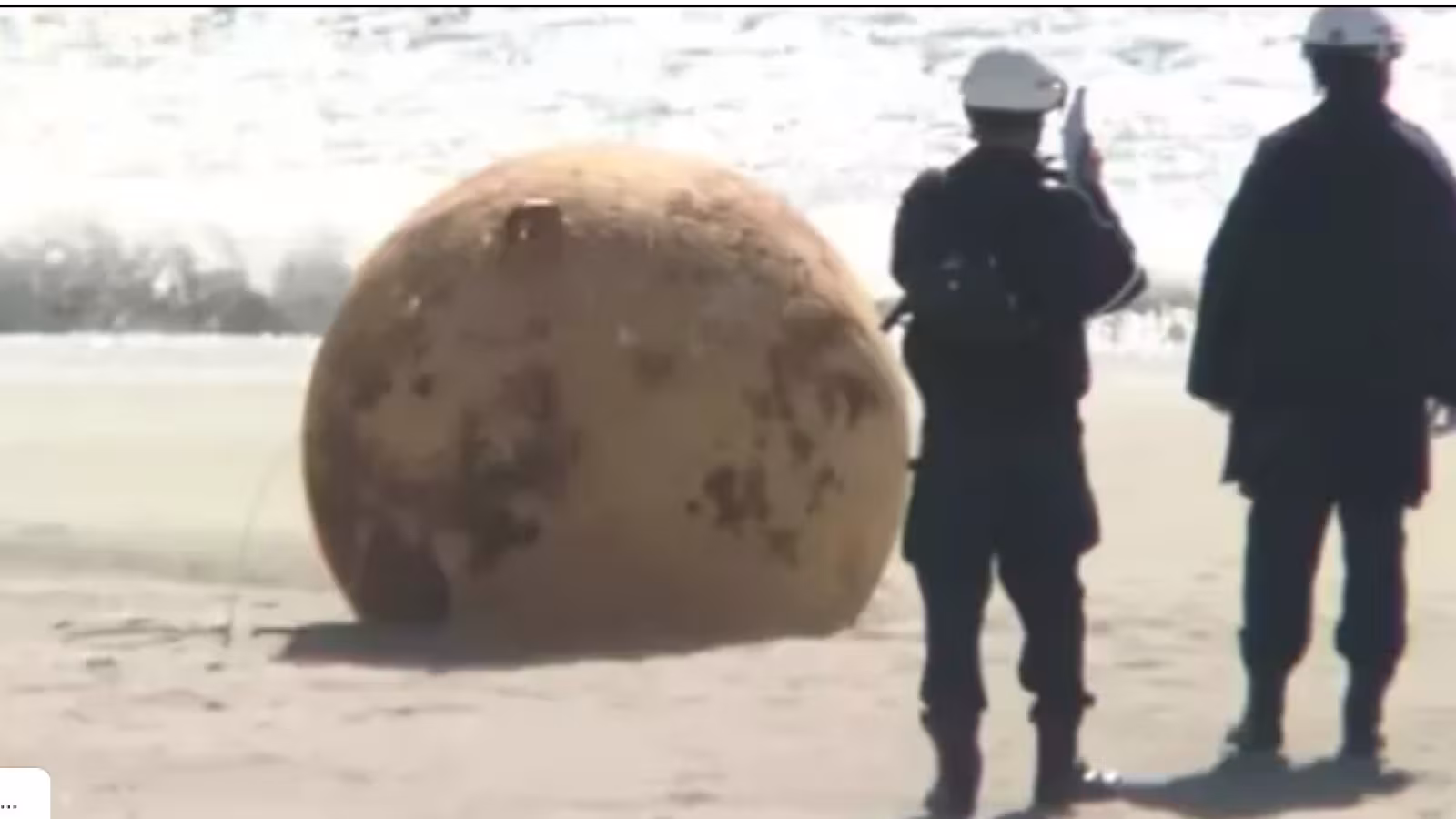 Une mystérieuse boule de fer s’échoue sur les côtes japonaises