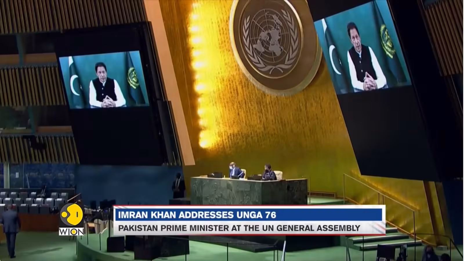 Imran Khan dépeint le Pakistan comme victime de l’ingratitude américaine et plaide pour les Talibans