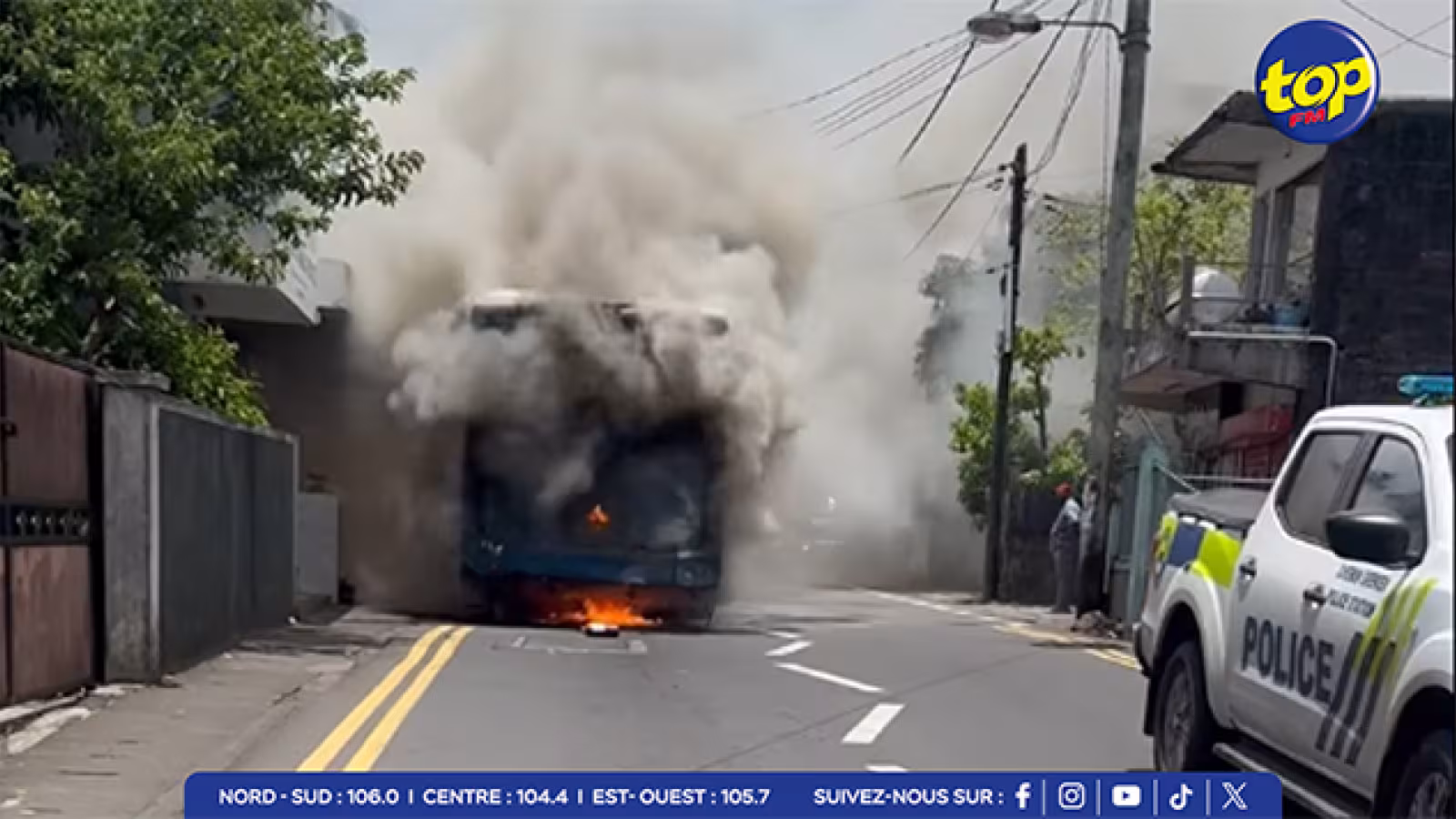 Incendie à Chemin Grenier : Un autobus de la CNT ravagé par les flammes… « Gros la fumée noire ti pe sorti depi dans moteur la avan ki difé commence pren», témoigne Gajanand Ittoo, le receveur