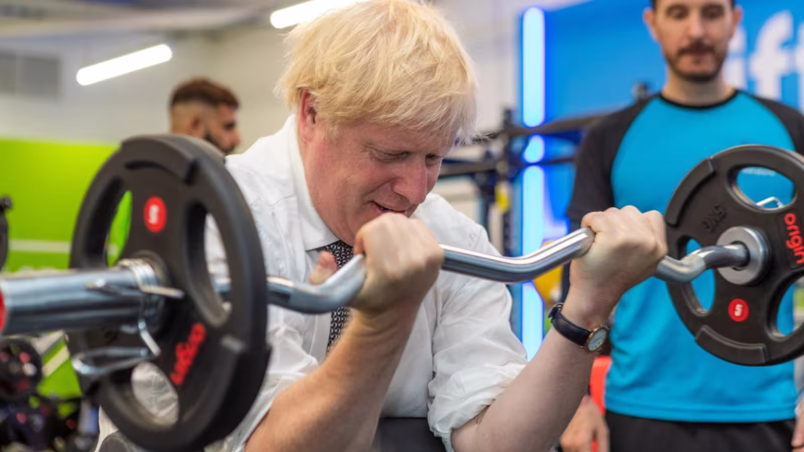 Omicron : Boris Johnson  annonce le travail à domicile et les pass sanitaires