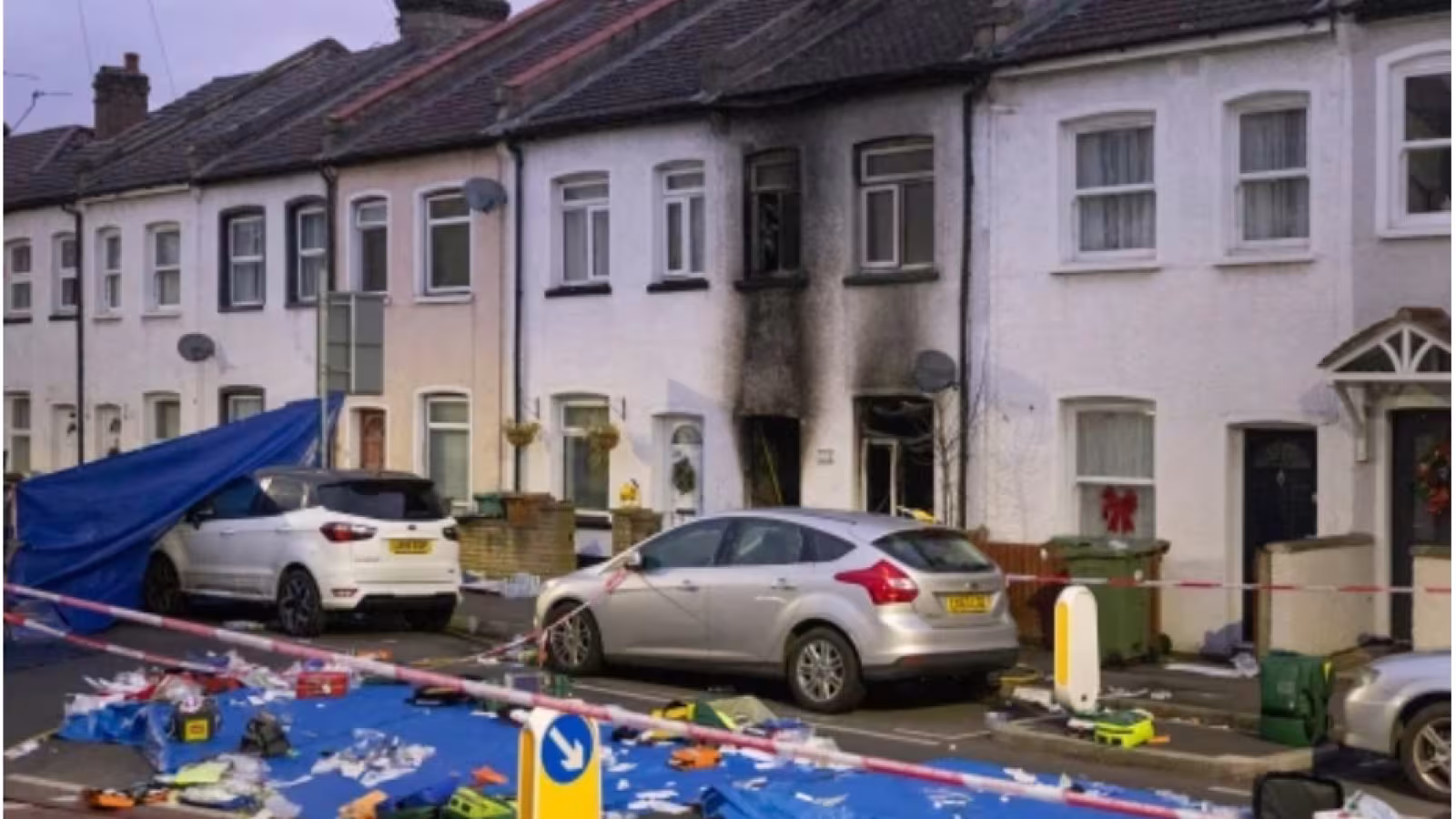 Une femme arrêtée pour « négligence » après la mort de 4 enfants dans l’incendie d’une maison