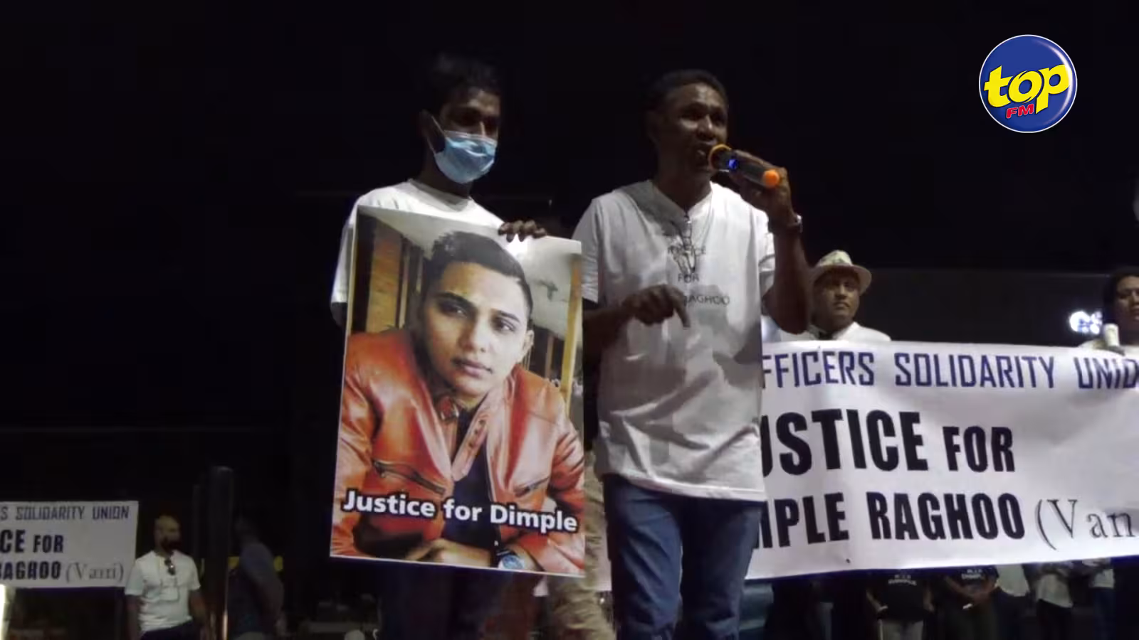 Marche en hommage à la policière Dimple Raghoo : “zot pena drwa viv”, s’indigne l’inspecteur Jaylall Bhoojhawon