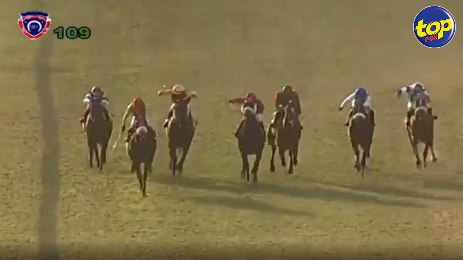 Au Champs de Mars : exequo entre Tyrandeus et Middle Path lors de la dernière course