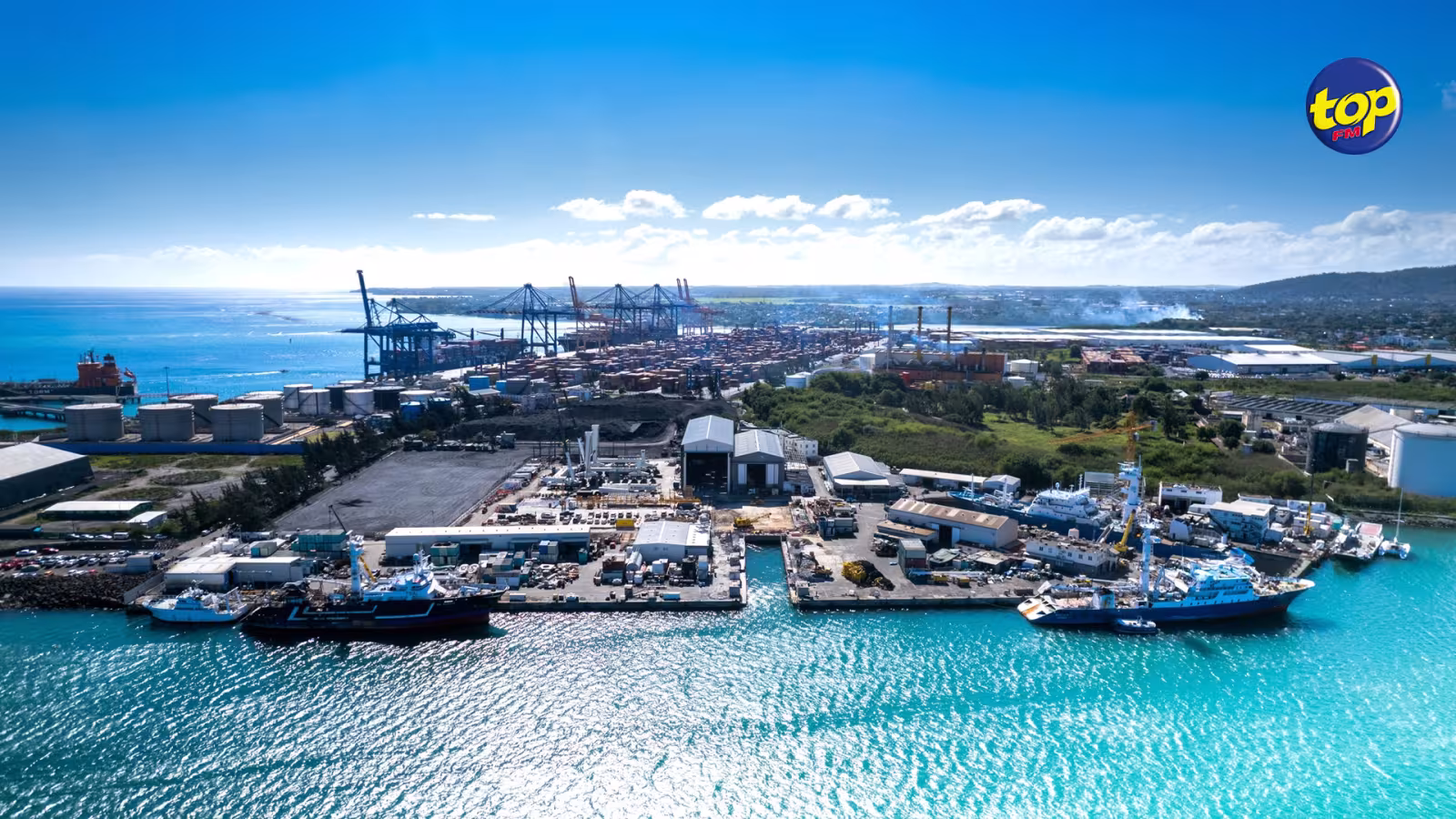 Dans le port : incendie sur un navire en cale sèche au Chantier naval de l’Océan Indien