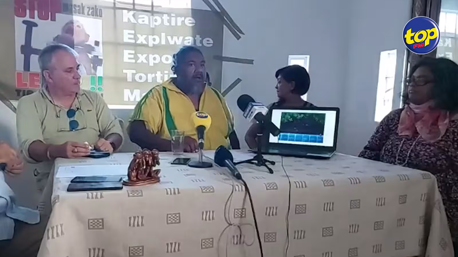 Cas de haute maltraitance dans une ferme de singes à Henrietta : « Sa bane zanimaux la, dans ene situation d’incarcération punitive…zot dans bane prison ek en plein air…zot en détresse », lance les activistes Linley et Priscilla Moothien