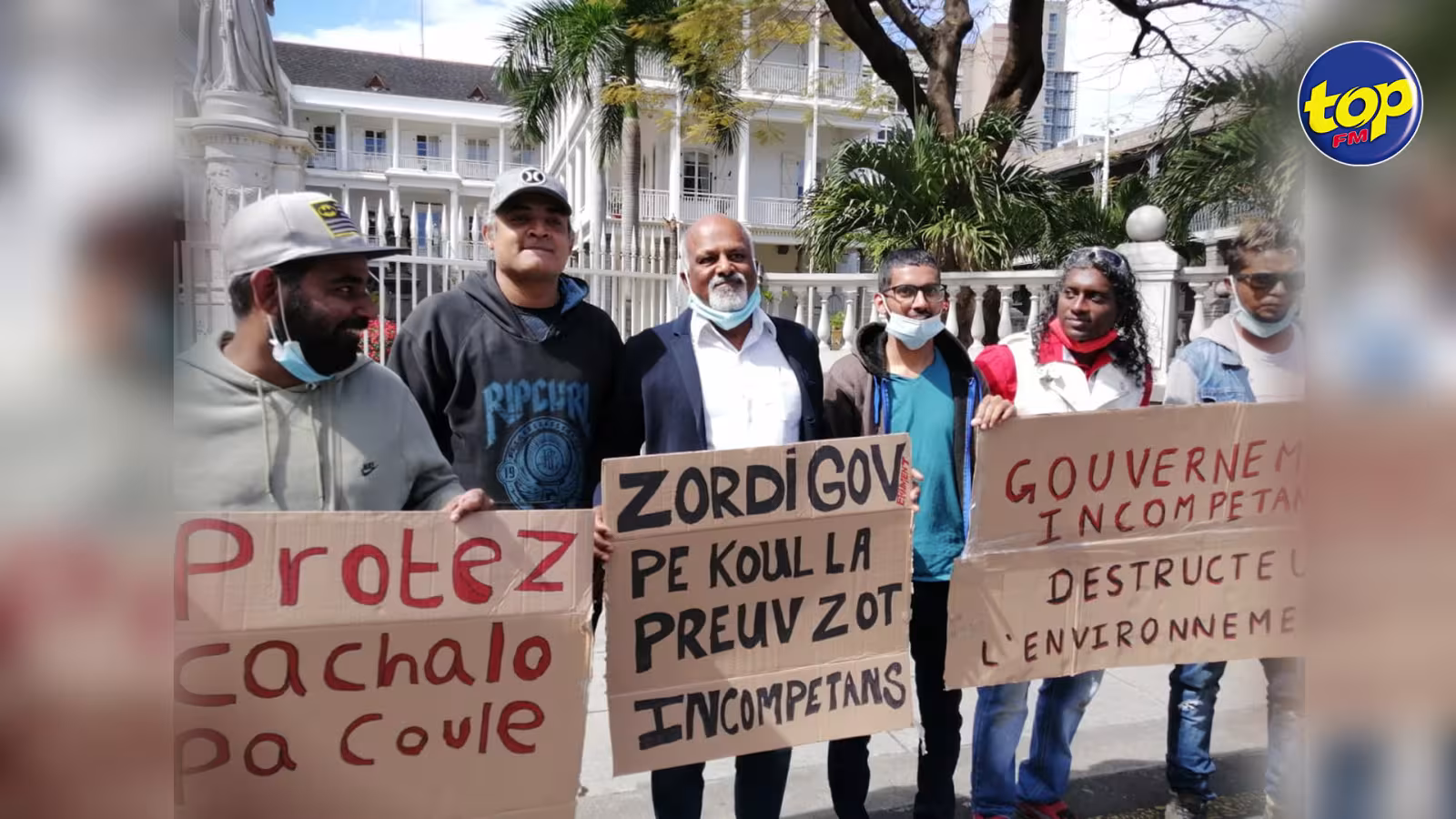 Sabordage de la proue du Wakashio au large de Pointe d’Esny : « Coule Wakashio ici savedire p coule Maurice. Li inacceptable », déplore Reuben Pillay