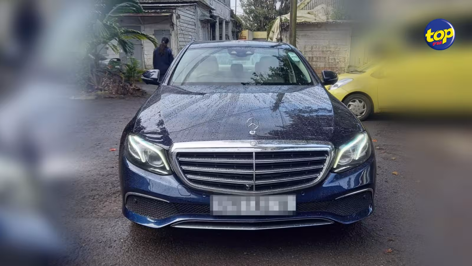 La Mercedes Benz volée dans la salle d’exposition à Moka, a été retrouvé à Curepipe et le présumé voleur arrêté