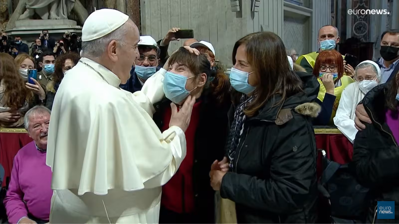 Le pape François dénonce les violences faites aux femmes