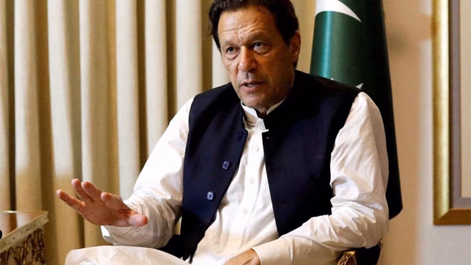 Pakistan : Imran Khan en isolement dans une cellule des condamnés à mort, dénonce son parti
