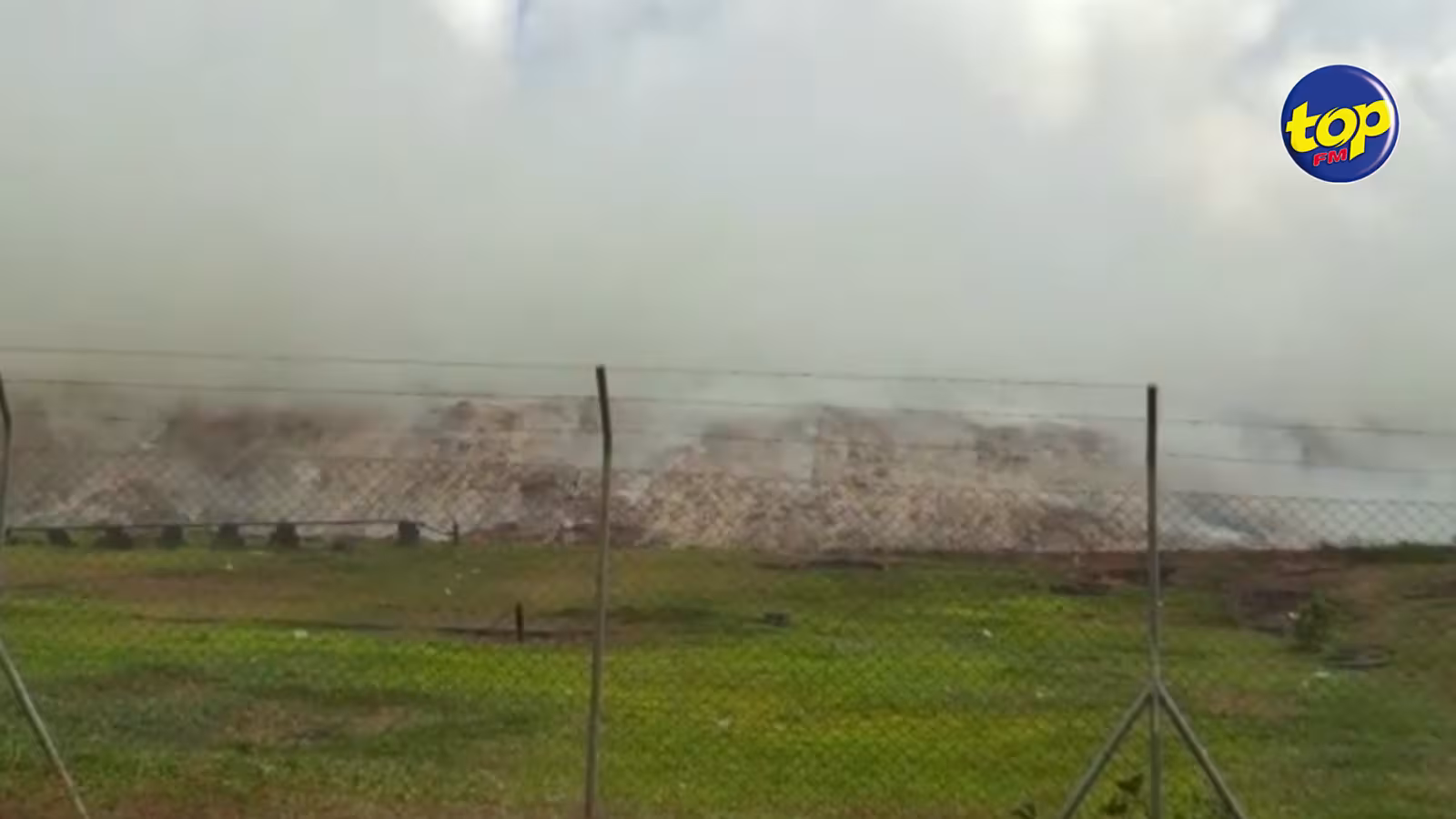 4e jour depuis qu’un violent incendie au centre d’enfouissement de Mare-Chicose a éclaté : ‘‘Pena l’oxygen mem, ti p gagne l’air toxique,’’ se plaignent les habitants des régions avoisinantes