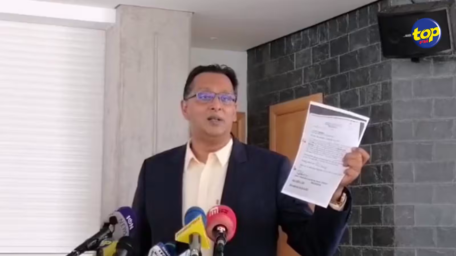 Nouveau rebondissement : ‘l’ASP Ghoorah a été arrêté en 2013 pour avoir faussé une enquête sur un viol’, révèle Roshi Bhadain