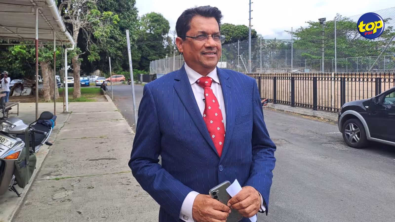 Les charges rayées contre Rajesh Jeetah en Cour de Rose-Hill, ce matin : « ressources ki zot ine gaspiller la, servi li à bon escient ; Rendez plutôt justice à Simla Kistnen et rétablissez le law and Order ! », conseille l’ancien ministre