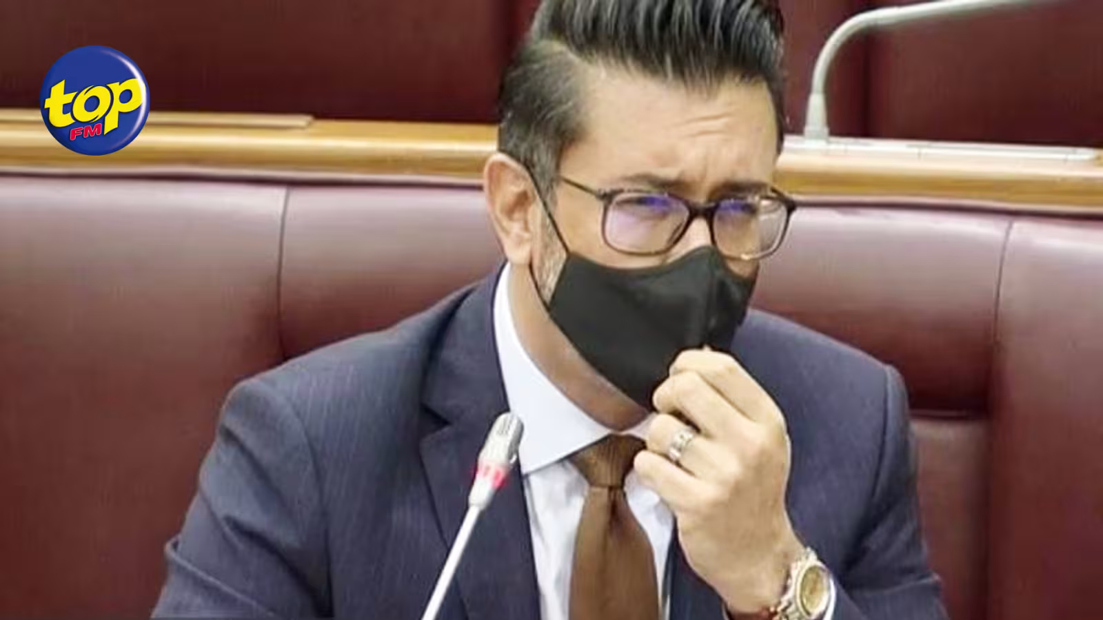 Suite à la déclaration du Speaker : Shakeel Mohamed suspendu pour cette séance et les trois prochaines