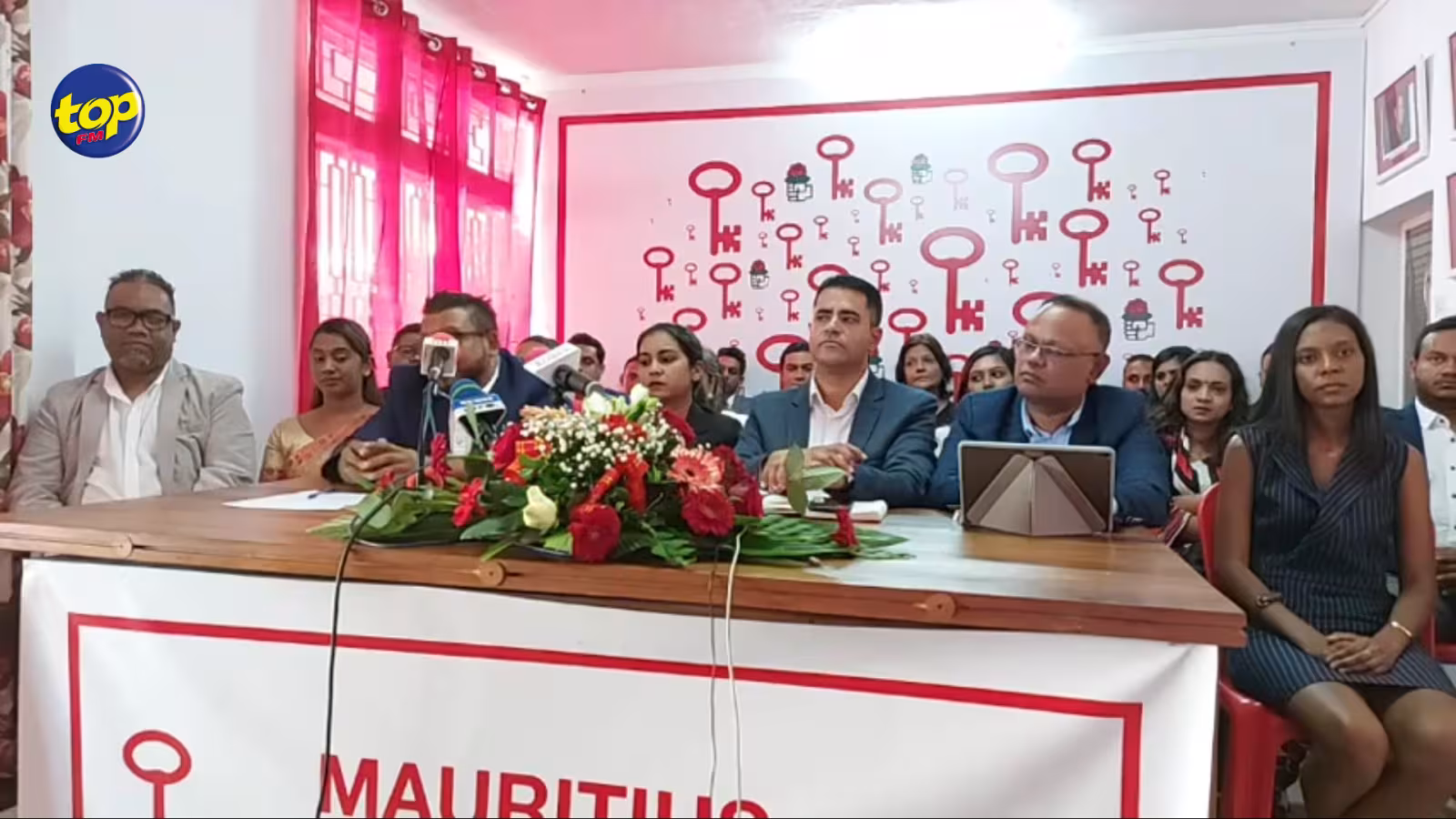 Les critiques du MSM contre le PTr: “Mo dire Joe Lesjongard al nettoiye devant so la porte, al nettoiye Angus Road, al roder kisanla in touyeKistnen”, lance Mahen Gungaparsad à Joe Lesjongard