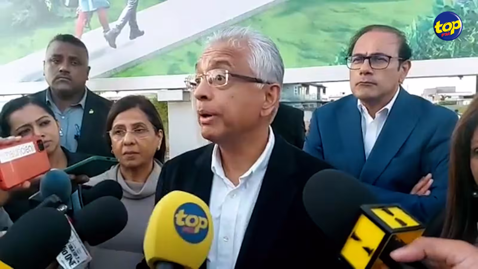 À Camp Levieux : « Jusqu’ici, je n’ai vu aucune allégation contre Maneesh Gobin… À ce jour, l’Icac n’a pas vu la nécessité de le convoquer », affirme Pravind Jugnauth qui défend bec et ongles son ministre