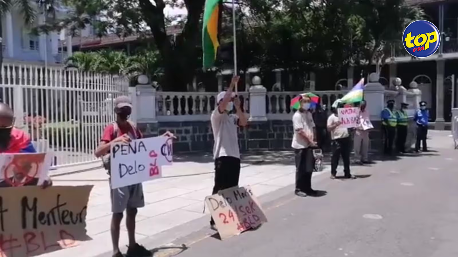 Manifestation contre le problème de fourniture d’eau : activistes, syndicalistes et politiques défilent en soutien aux habitants de Bambous-Virieux