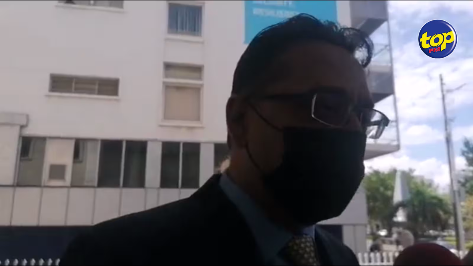Affaire de vol de bois : Roshi Bhadain annonce des poursuites contre ceux qu’il accuse d’avoir participé à un complot contre lui