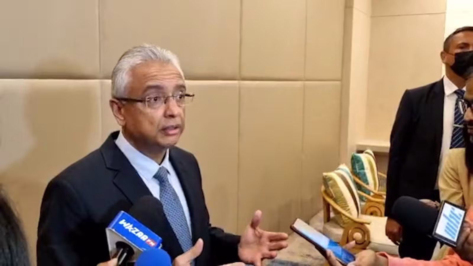 Allégations de Sherry Singh : Pravind Jugnauth confirme une conversation téléphonique avec l’ex-CEO de Mauritius Telecom et une demande faite pour autoriser une équipe technique de l’Inde pour avoir accès à Baie Jacotet