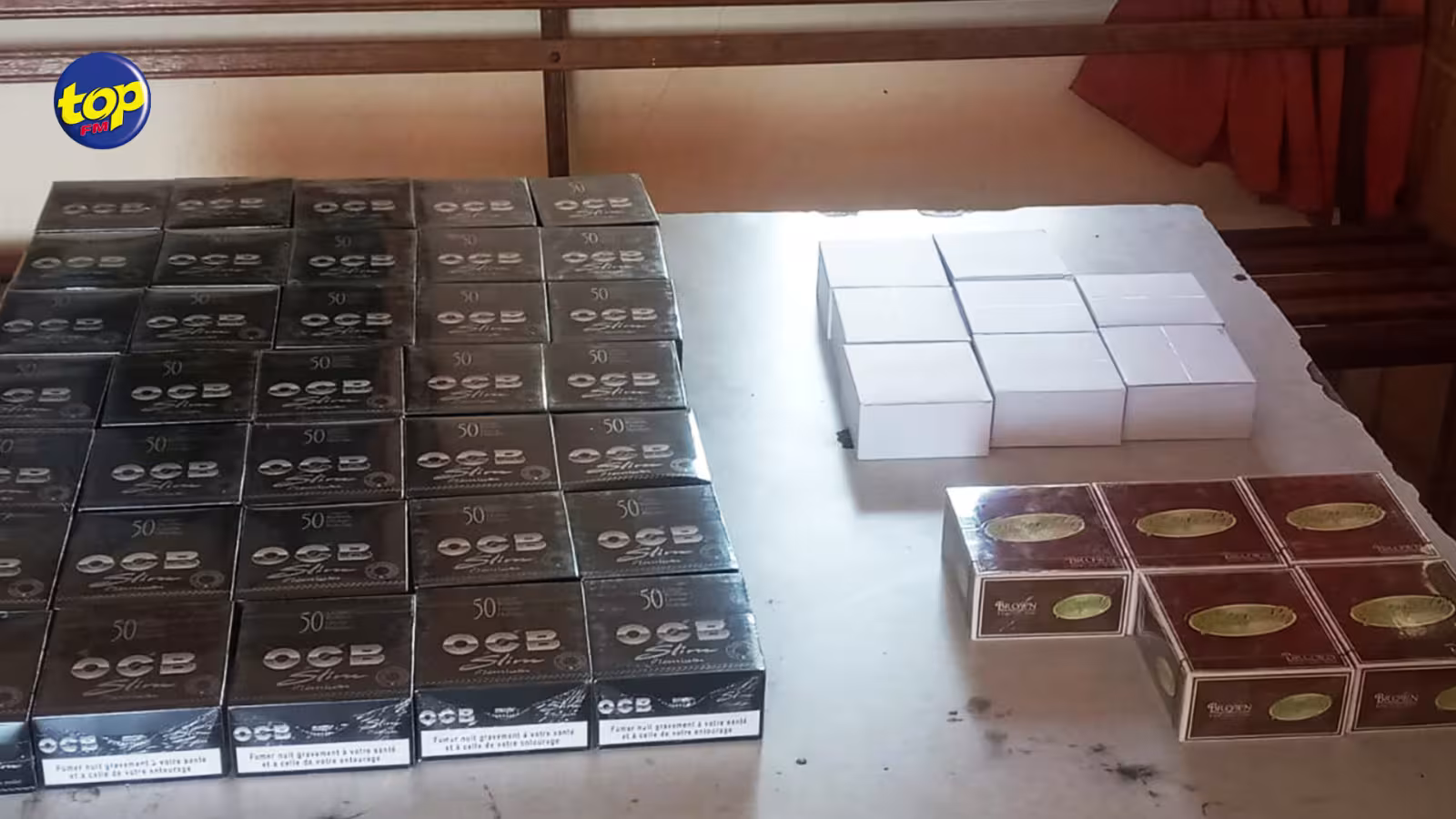 137 boîtes de « ti papiers » , valant RS 125 millions, et la somme de RS 235 ,000 saisies au domicile d’un habitant de Rivière du Rempart