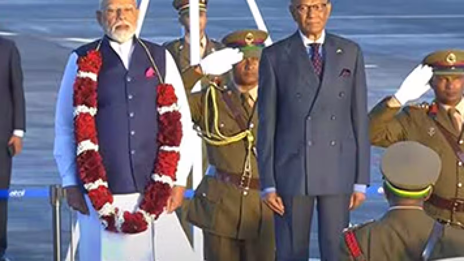 Shri Narendra Modi : ‘’ Ce déplacement ouvrira un « nouveau et brillant chapitre » dans les relations entre les deux pays’’  