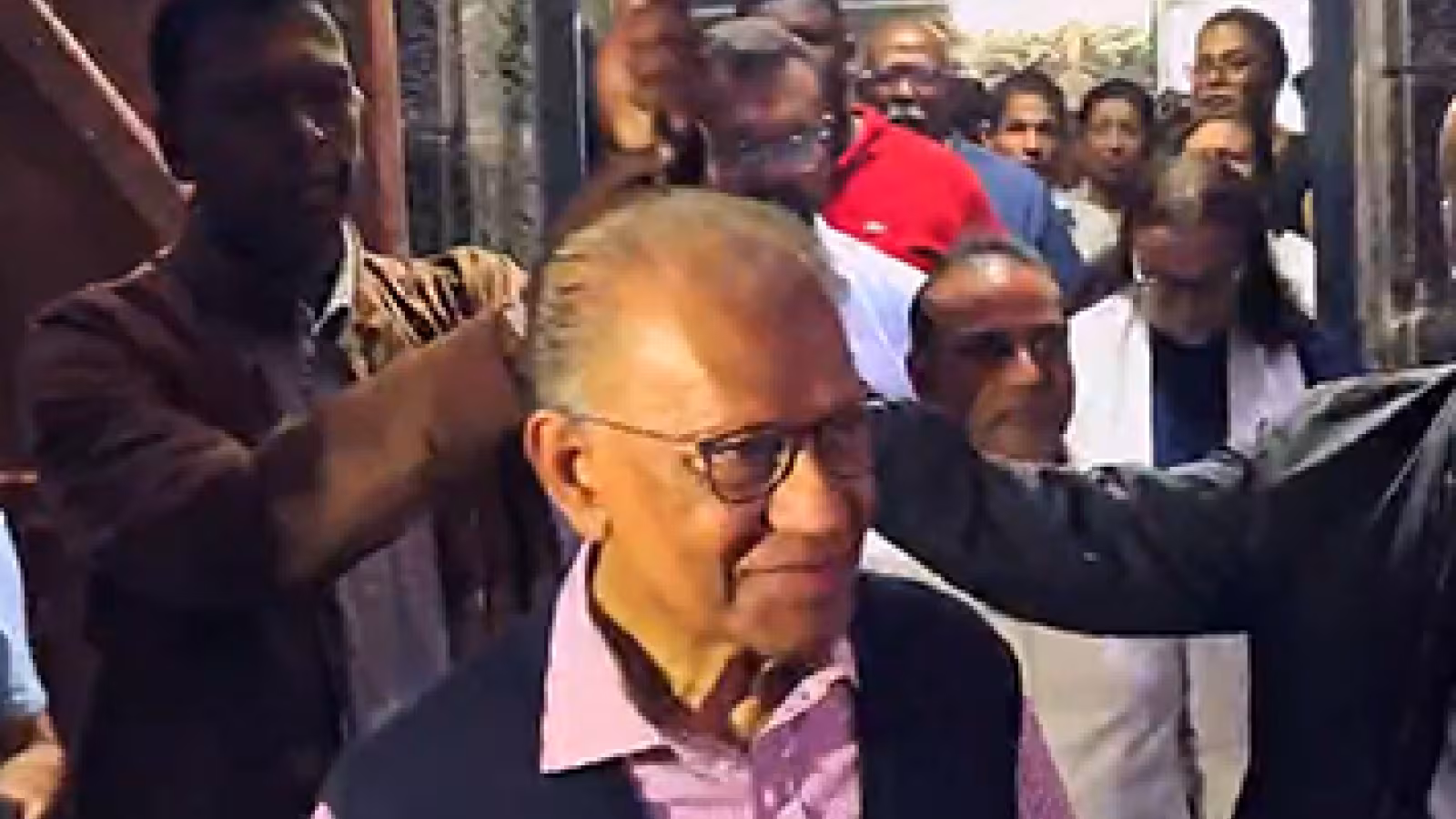 En visite dans son fief : « Kan nou eli, se pou ed bann dimoun, pa pou pinit bann dimoun », souligne Dr Navin Ramgoolam.