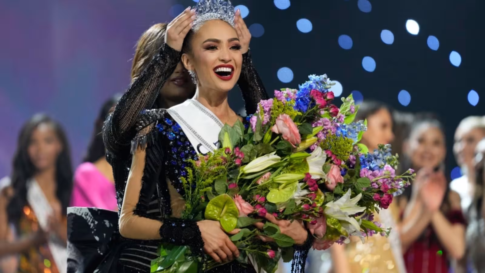 Miss USA R’Bonney Gabriel couronnée Miss Univers 2022