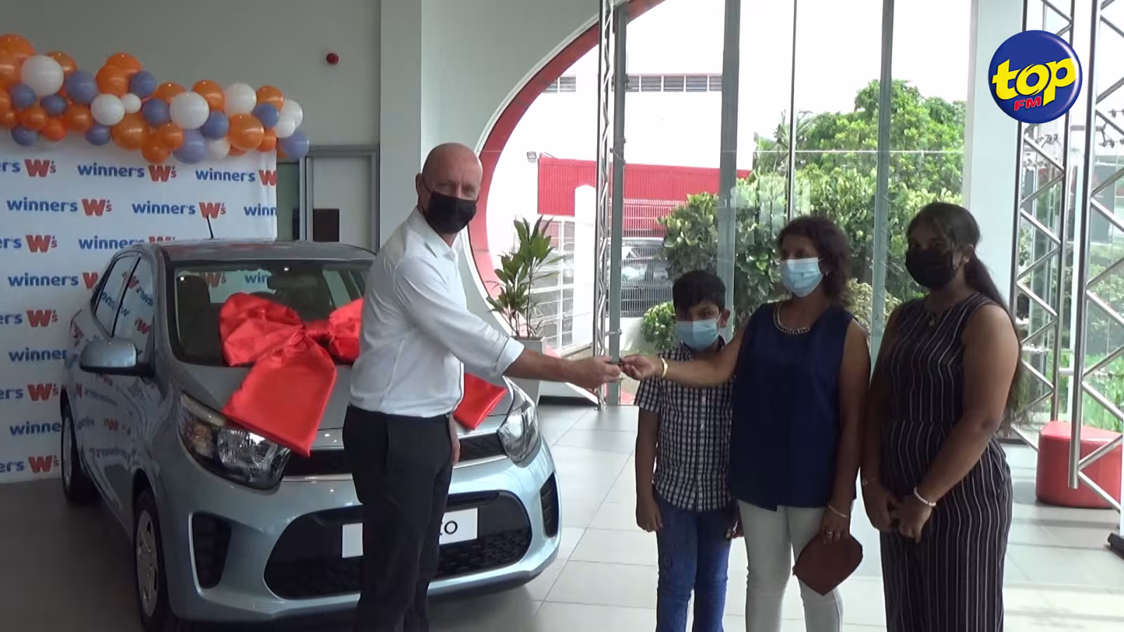 Loterie Winners : Vimla Patel, la grande gagnante, remporte une KIA Picanto