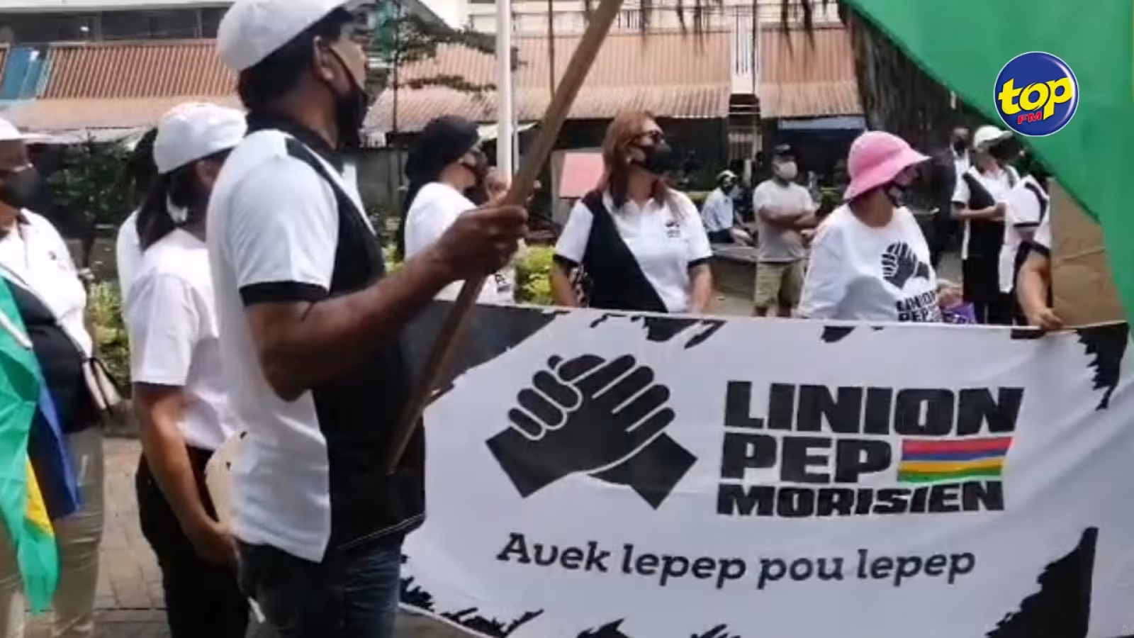 Dans les rues de Port-Louis hier après-midi : Linion Pep Morisien manifeste pacifiquement pour dénoncer la hausse du coût de la vie