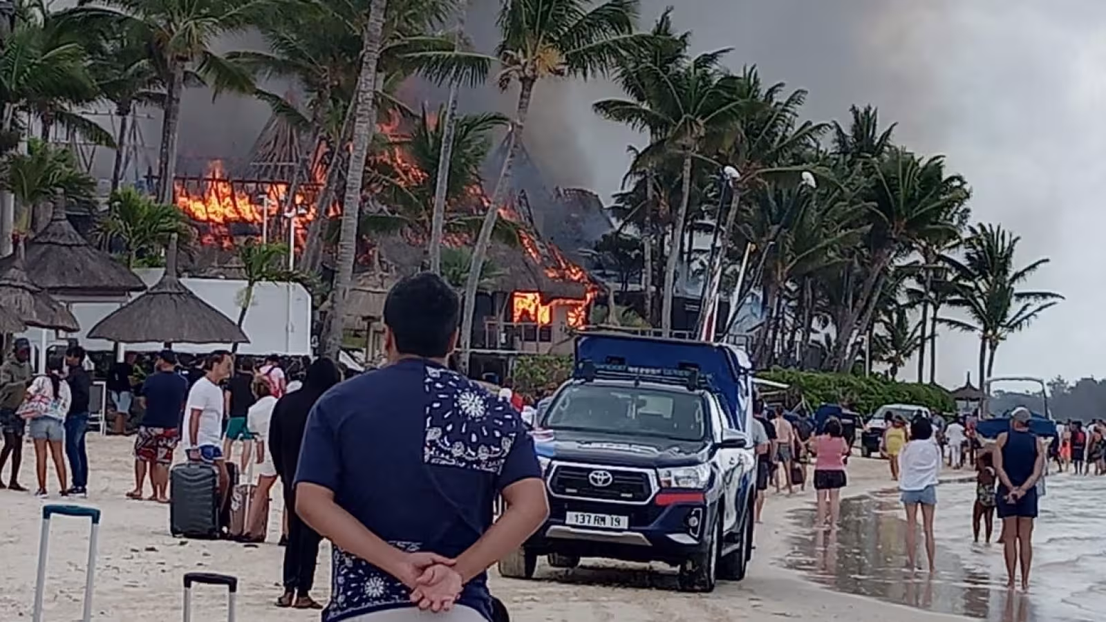 Dans l’Est : l’hôtel LUX Belle Mare en proie aux flammes