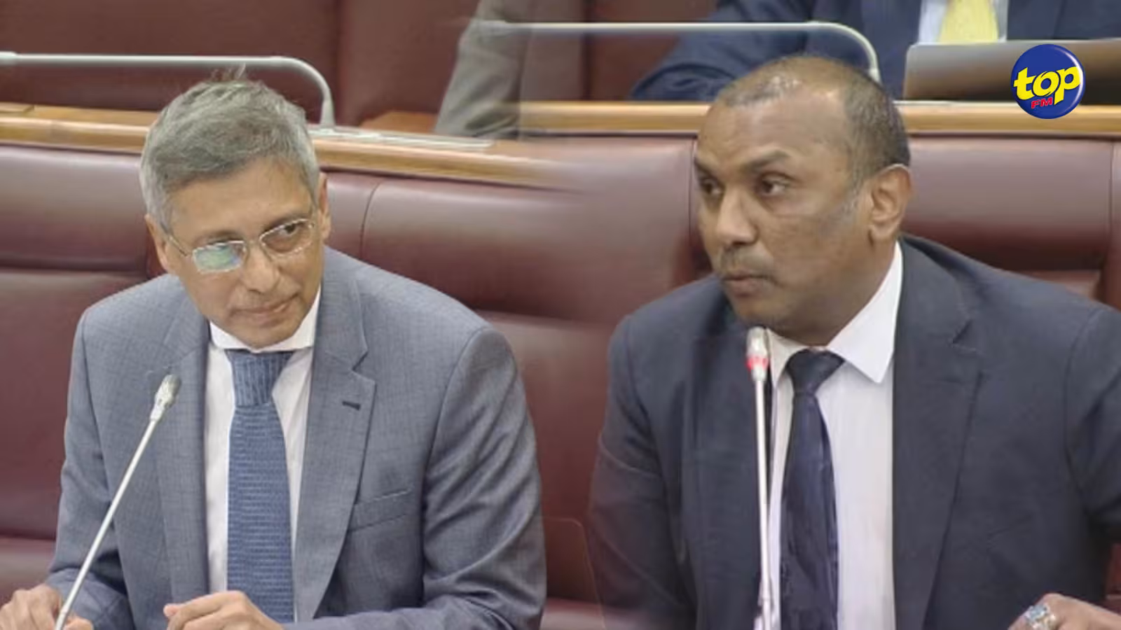 Alors que Xavier-Luc Duval veut commenter le downgrade de Moody’s au Parlement : Il est interrompu par deux points de droit du ministre Padayachy, le Speaker tranche en sa faveur