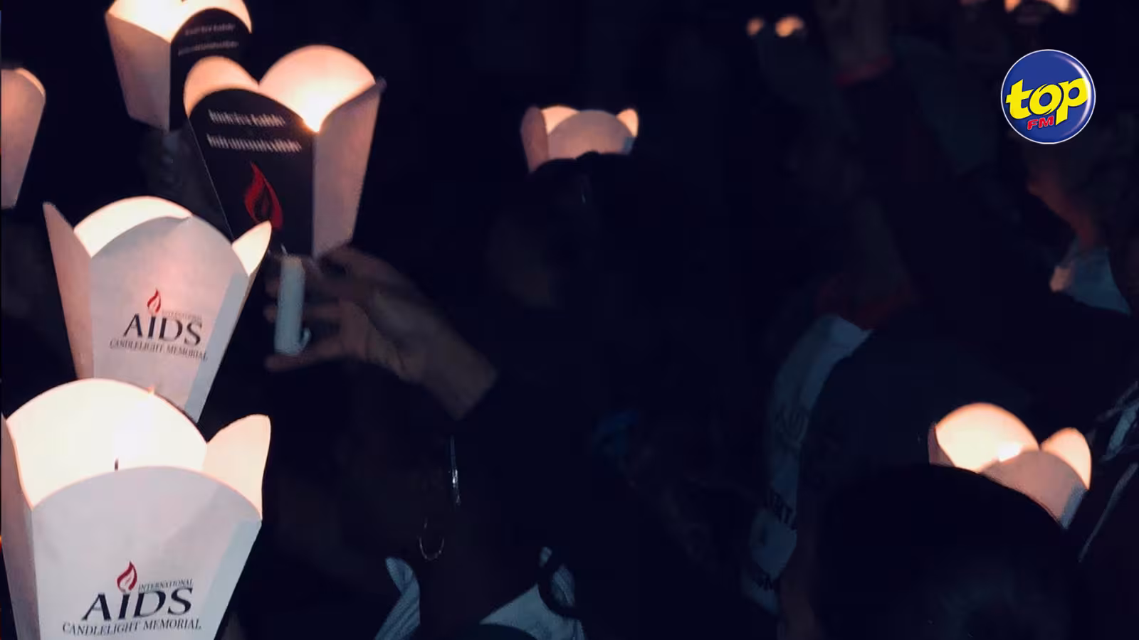 AIDS Candlelight Memorial : Hommage aux 141 personnes décédées en 2020