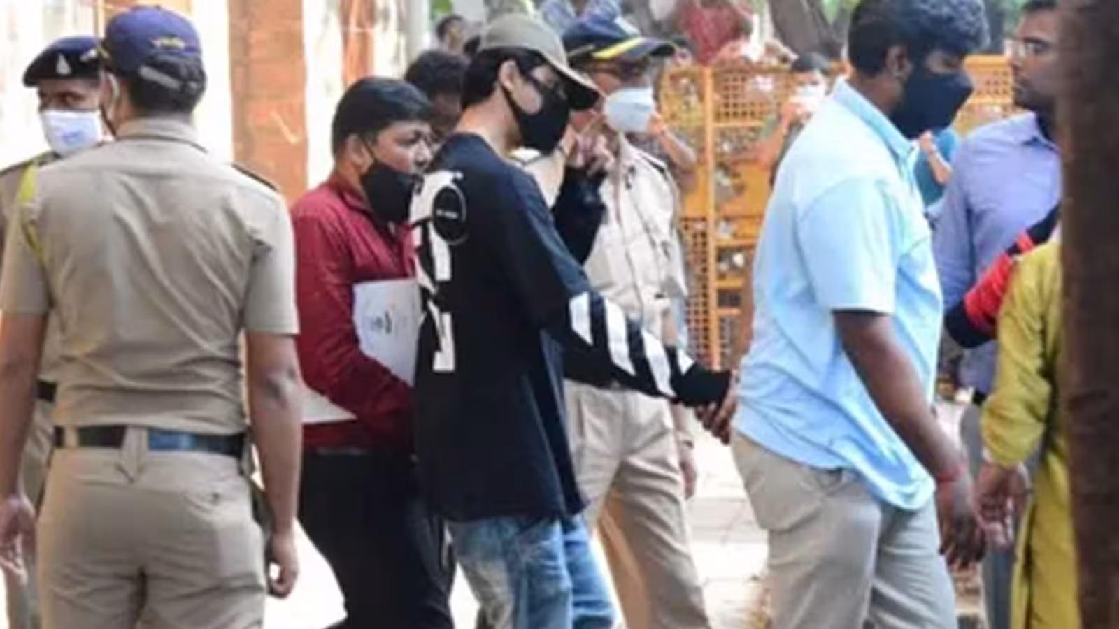 8 arrested in cruise drug bust, Shah Rukh Khan’s son ‘consumed charas’ (Cannabis)