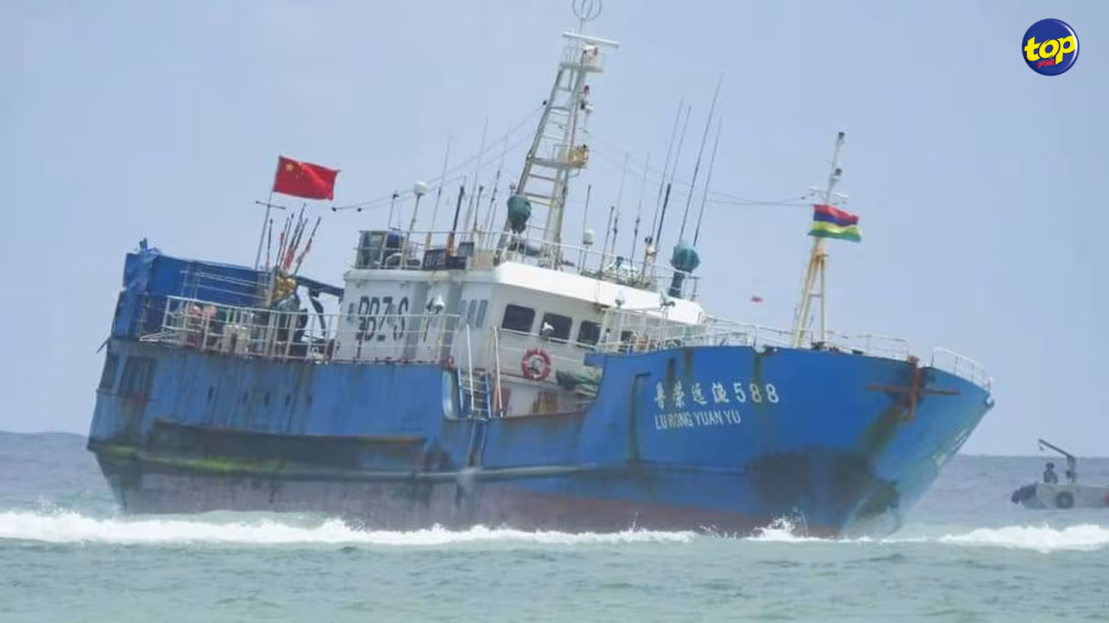 Naufrage du navire LU RONG YUAN YU 588 sur les récifs de Pointe-aux-Sables : « Aucun déversement d’huile à ce stade », affirme l’inspecteur Coothen