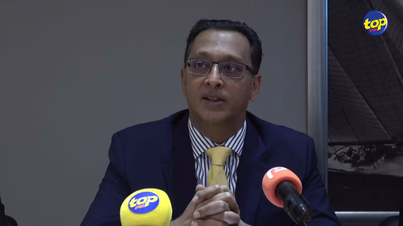 Affaire Angus Road : ‘Pravind Jugnauth devra quitter son poste de Premier ministre pour le box des accusés’, lance Roshi Bhadain en évoquant une private prosecution